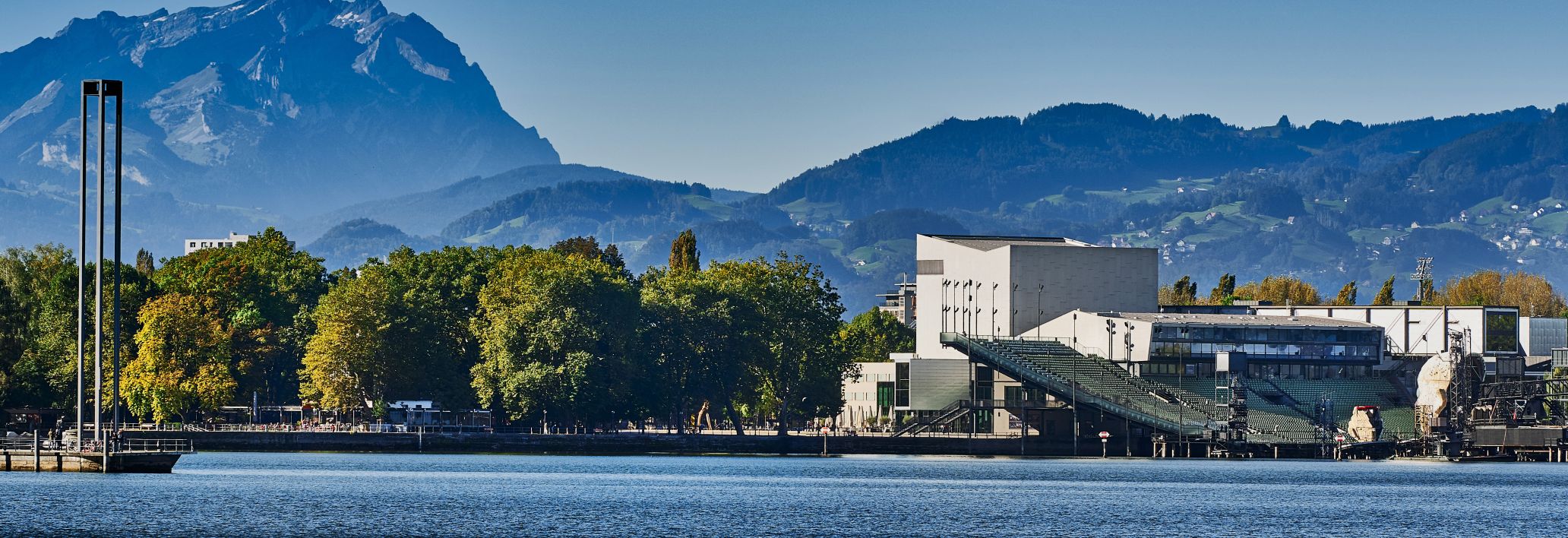 Festspielhaus Bregenz am Bodensee mit Blick auf den Säntis Festspielhaus Bregenz am Bodensee mit Blick auf den Säntis